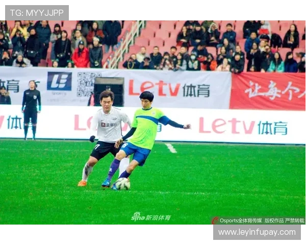 16号足球明星图揭示了他背后的故事与辉煌成就的精彩瞬间