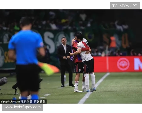 足球明星伤感瞬间集锦展现他们背后的故事与情感