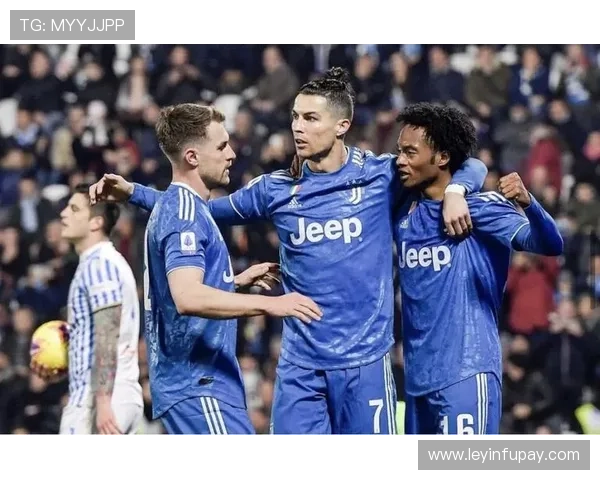 国内足球明星年薪揭秘各大俱乐部薪资差异与球员收入分析 国内足球明星年薪揭秘各大俱乐部薪资差异与球员收入分析