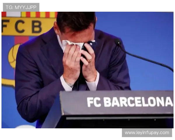 足球明星在比赛中情绪失控泪洒赛场感人瞬间引发球迷共鸣 足球明星在比赛中情绪失控泪洒赛场感人瞬间引发球迷共鸣