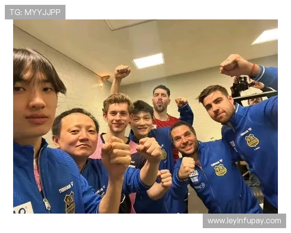 足球明星比耶在赛场上激情庆祝引发球迷热烈反响与媒体广泛关注